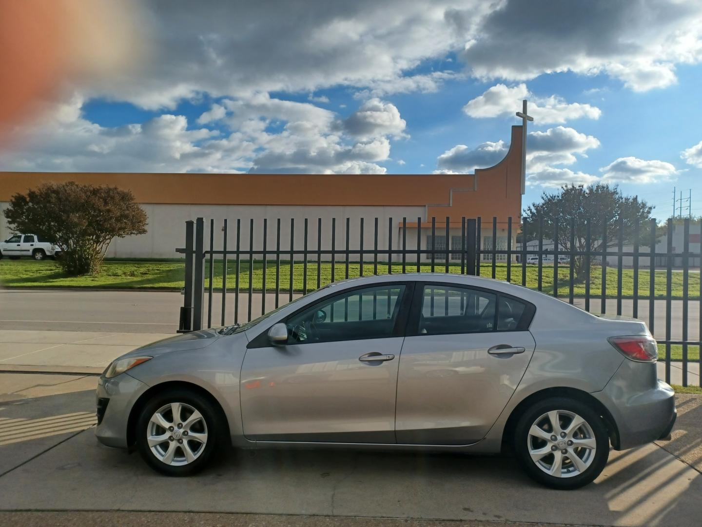 2010 SILVER Mazda MAZDA3 I TOURING (JM1BL1SF6A1) with an 2.0L DOHC EFI 16-valve I4 engine engine, 5-Speed Automatic Overdrive transmission, located at 2001 E. Lancaster, Ft. Worth, 76103, (817) 336-7000, 32.746181, -97.301018 - Photo#0